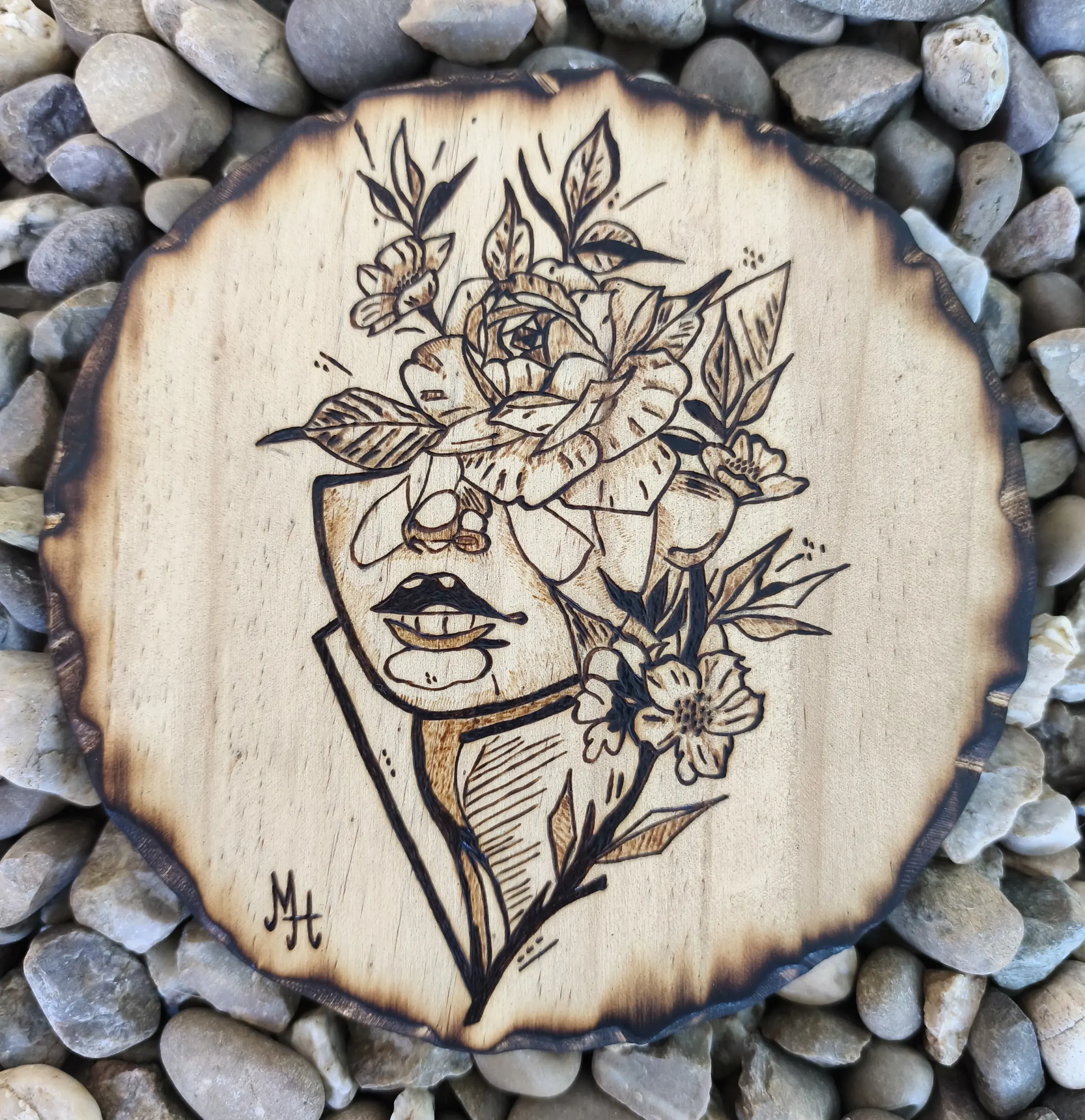 CARA FLORES ø18 cms 51 gr precio 60 euros Pirografía Cara Flores