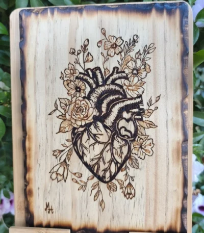 Pirografía Corazón Flores
