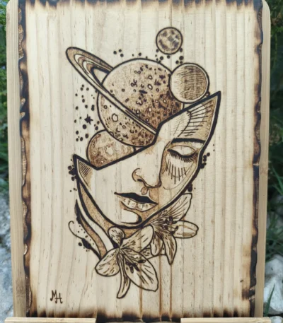 Pirografía Mujer Galaxia