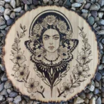 Pirografía Mujer Mariposa